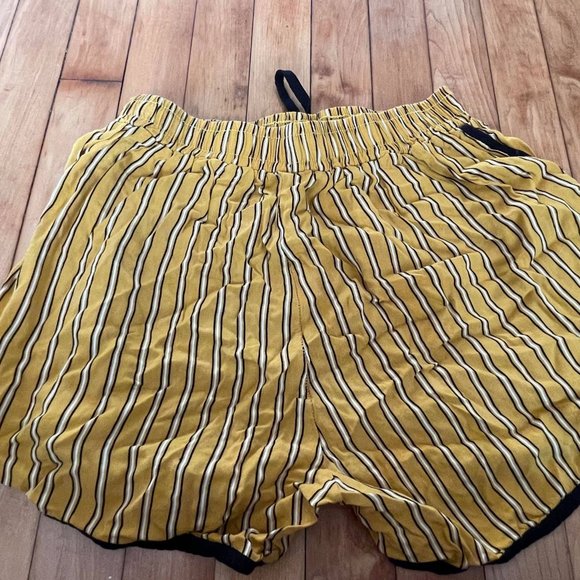 Shorts - Picture 2 of 2